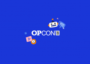 Logotipo do evento Opcon 2023 cercado de elementos como um robô e um símbolo de play, representando o futuro, tema do ano.